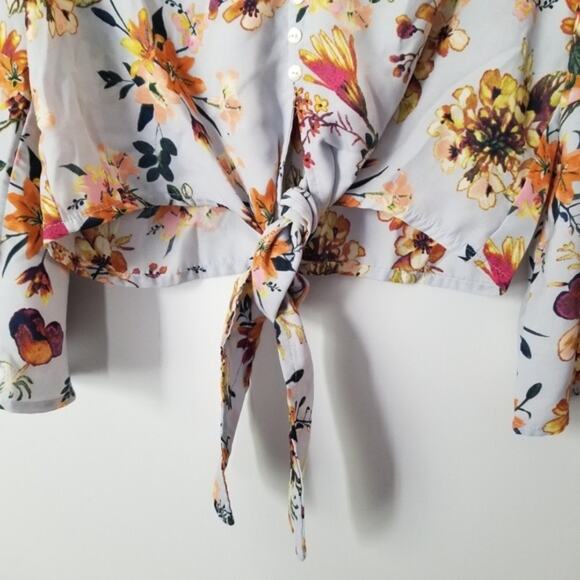 Leith Floral Crop Front Tie Blouse with Bell Sleeves size Small - Picture 9 of 9